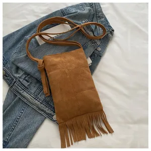 Bolso cruzado de ante marron con flecos, pequeno bolso elegante para mujer diario.