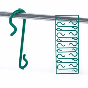 Crochets de décoration de Noël en plastique vert, outils de suspension pratiques pour les fêtes.