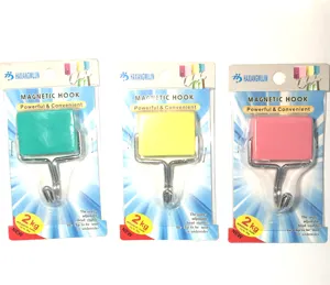 Detailansicht verstellbarer Magnet Haken mit starker Saugkraft für Küche und Haushalt.
