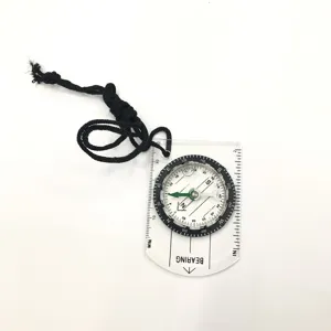 Outdoor survival transparante basisplaat kompas met handige lanyards voor reizen.