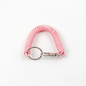 Llavero de resorte en espiral rosa vista detallada, cordón flexible de alambre con anillo.