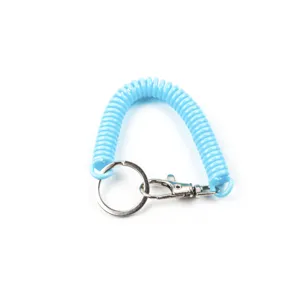 Llavero de resorte en espiral azul para llaves y pesca, detalle de cordón duradero.