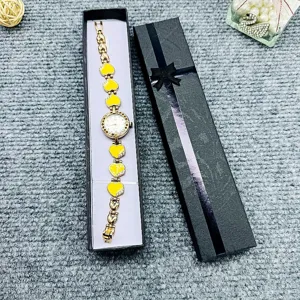 Gold heart-shaped link quartz watch with black gift box set, elegant design for women.