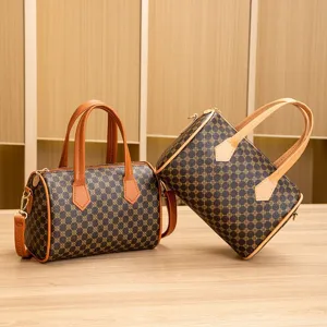 Borsa Boston marrone stampata vintage, elegante borsa a mano e tracolla per donne alla moda.