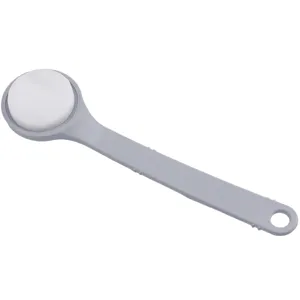 Langer Duschbürste mit weißem Schwammkopf, ideal für die Rückenreinigung und tägliche Körperpflege.