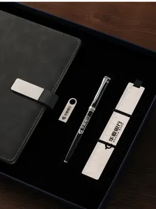 Vue détaillée d'un coffret cadeau d'affaires avec carnet, clé USB, stylo et règle.