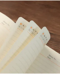 Carnet de notes professionnel avec mise en page de date et icônes de calendrier hebdomadaire.