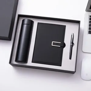 Set de regalo empresarial premium con termo inteligente, cuaderno de cuero y bolígrafo.