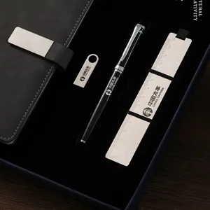 Coffret cadeau d'affaires avec carnet en cuir, stylo en métal, clé USB et règle marque-page.