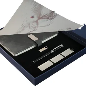 Coffret cadeau d'affaires avec carnet en cuir, stylo en métal, clé USB et règle-marque-page.