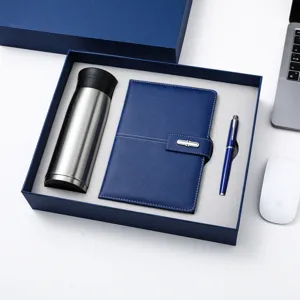Coffret cadeau d'affaires élégant avec thermos en acier inoxydable, carnet et stylo.