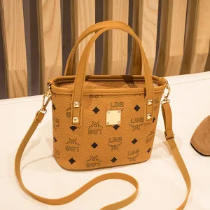 Retro braune Leder Eimer Tasche für Damen, stilvolle Umhängetasche mit Griff und Riemen.