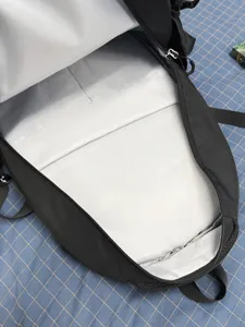 Sac a dos noir de grande capacite pour etudiants voyage quotidien et usage scolaire.