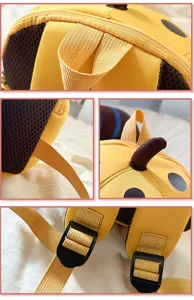 Primer plano de los detalles de una mochila amarilla para niños con correas de malla.