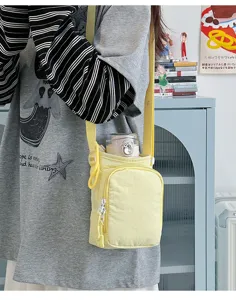 Κορεάτικη μινιμαλιστική μονόχρωμη νάιλον τσάντα χιαστί, τσάντα νερού για φοιτητές.