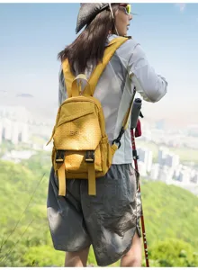 Outdoor Wanderrucksack im gelben Karomuster, trendiger lässiger Reiserucksack für Damen und Herren.