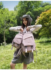 Outdoor rosa karierter Rucksack und Umhängetasche Set für Freizeit und tägliches Wandern.