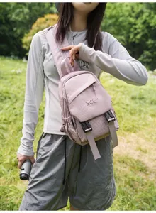 Outdoor rosa gittermuster Umhängetasche, stilvolle vielseitige Brusttasche für Wandern und Freizeit.