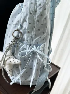 Schicker hellblauer Rucksack mit Punkten für Damen, modische Freizeittasche für Studenten, groß.