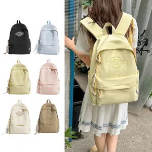 Lässiger großer Studenten-Rucksack in vielen Farben mit stilvollem gesticktem Logo.