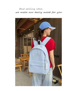 Großer Rucksack mit großer Kapazität für Schüler und Studenten in hellblau modern.