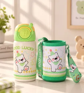 Bouteille isotherme pour enfants avec motif d'ours de dessin animé et sangle pratique.