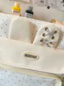 Süße gepunktete Umhängetasche mit kreativem Schnürsenkel-Klappendesign für stylische Mädchen