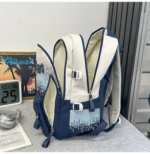 Vue detaillee du sac a dos minimaliste degrade pour voyage et ecole grande capacite