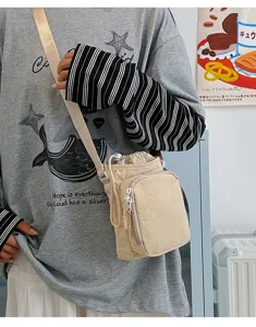 Λεπτομέρεια τσάντας χιαστί, casual νάιλον μίνι τσάντα ώμου με μπροστινή τσέπη και κορδόνι.