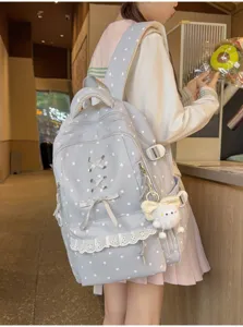 Mochila escolar gris con diseño de estrellas y borde de encaje para uso diario estudiantil.