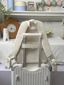 Beige grosser Kapazitaet Segeltuch Rucksack fuer Schueler, Hauptansicht mit Gepaeckband.