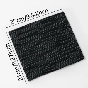 Vista detallada del calentador de cuello tejido de invierno con textura suave y medidas.