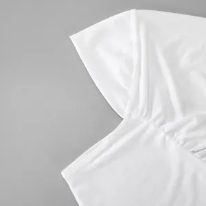 Dettaglio cuffia hijab plissettata tinta unita, tessuto elastico morbido, abbigliamento comodo donna.