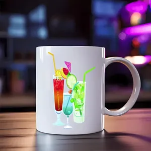 Tasse a cafe en ceramique blanche avec motif de cocktail colore, ideale pour le bureau quotidien.