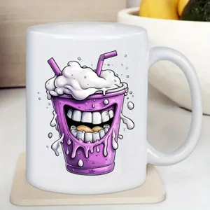 Gedetailleerd uitzicht op witte keramische koffiekop met grappig cartoon milkshake-ontwerp.