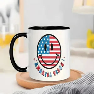 Keramik Kaffeetasse mit amerikanischer Flagge Smiley Design, ideal für Büro und Alltag.