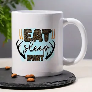 Witte keramische koffiemok met jacht thema print, perfect voor kantoor en dagelijks gebruik.