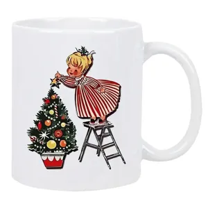 Witte keramische koffiemok met vintage kerstmeisje illustratie voor kantoor en thuisgebruik.