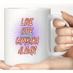 Detalle de taza de café de cerámica blanca, diseño clásico, ideal para uso en la oficina.