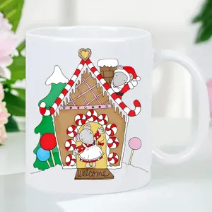 Taza de café de cerámica con lindo ratón navideño y diseño de casita de jengibre para oficina