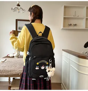 Mochila negra de estilo japonés lindo con bordado y colgante de peluche para la escuela