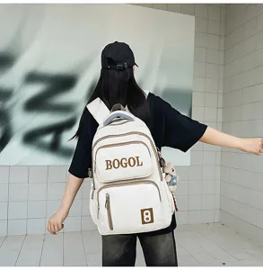 Detailansicht des weißen japanischen Harajuku Vintage-Rucksacks mit BOGOL-Logo und Bär.
