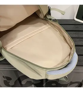 Detaillierte Innenansicht des japanischen Canvas-Rucksacks mit grossem Fach.