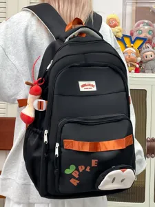 Mochila negra casual de gran capacidad con correas naranjas y letras para el uso diario cotidiano