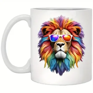 Primo piano dettagliato del vivace disegno del leone arc-en-ciel sulla tazza bianca.