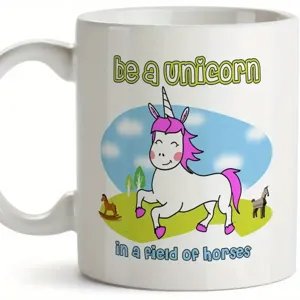 Detailansicht der weißen Keramiktasse mit Einhorn-Druck und praktischem Griff für das Büro.