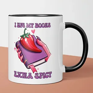 Bedruckte Keramik Kaffeetasse mit einzigartigem Buch- und Chilidesign für den Büroalltag.