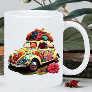 Weißer Keramik Kaffeetasse mit buntem Vintage Blumen Auto Design, ideal für Büro und Alltag.