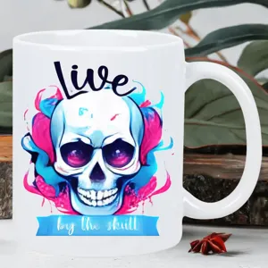 Tasse a cafe en ceramique blanche avec impression de crane cool, ideale pour le bureau.