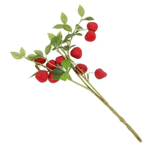 Ramo di fragola artificiale di simulazione con frutti floccati rossi e foglie verdi per decorazione.